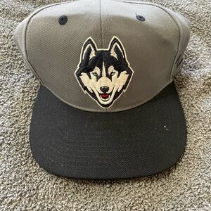 Gray and Navy Blue UConn Husky Men’s Snap-Back